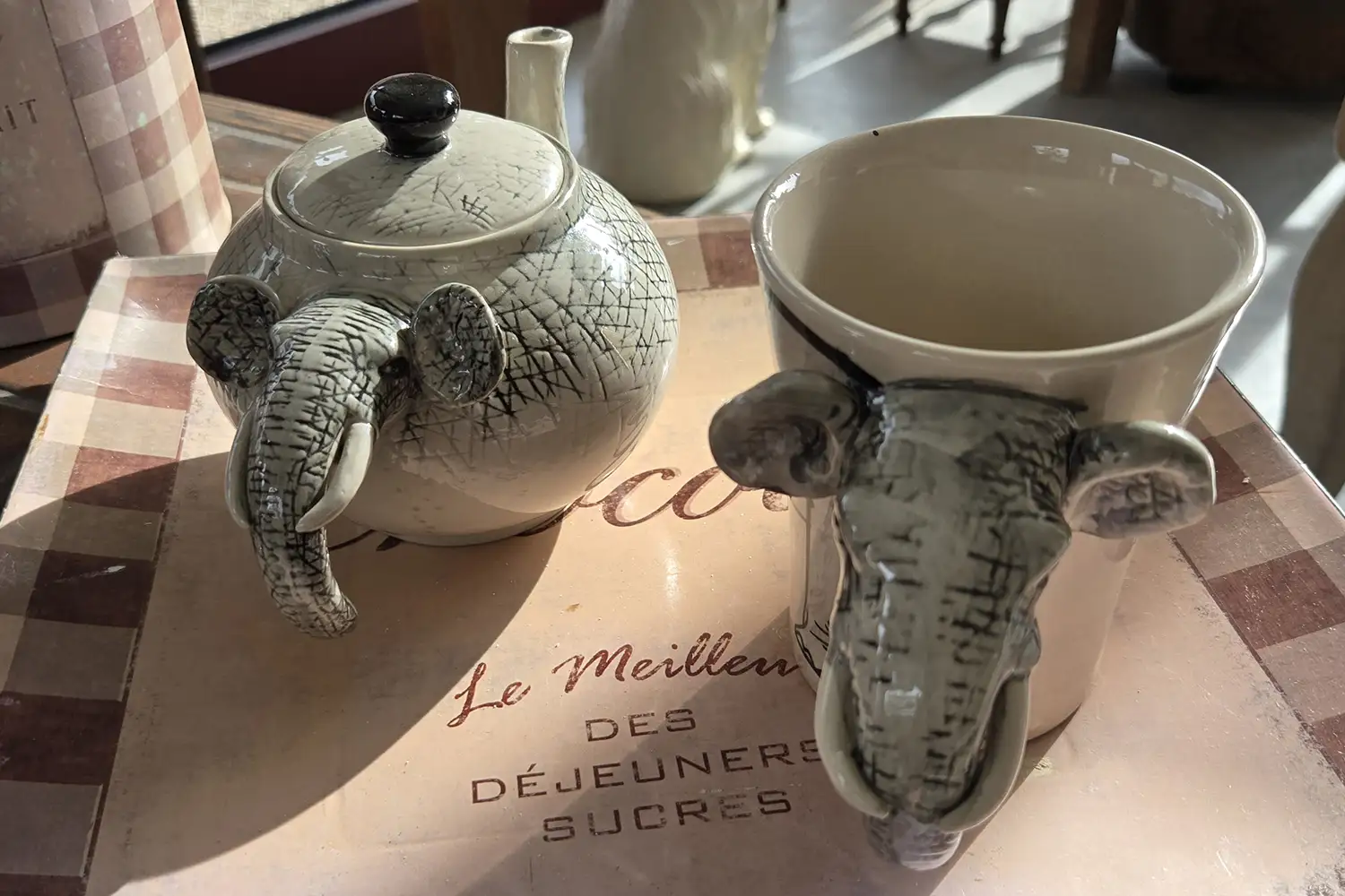 Objets éléphants à acheter à la brocante Les Puces de Vingt Chats